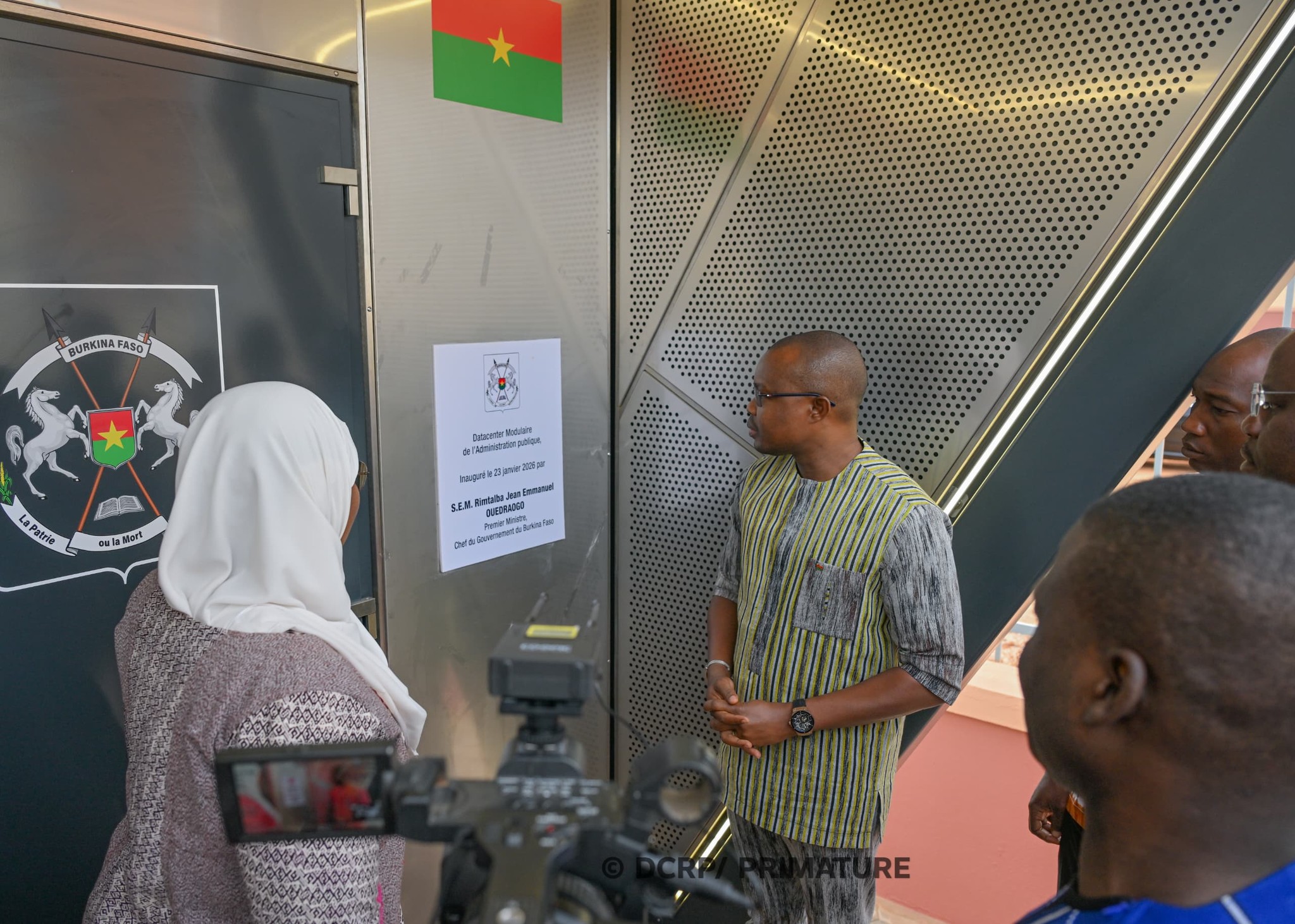  𝐒𝐨𝐮𝐯𝐞𝐫𝐚𝐢𝐧𝐞𝐭𝐞́ 𝐧𝐮𝐦𝐞́𝐫𝐢𝐪𝐮𝐞 : 𝐥𝐞 𝐏𝐫𝐞𝐦𝐢𝐞𝐫 𝐦𝐢𝐧𝐢𝐬𝐭𝐫𝐞 𝐢𝐧𝐚𝐮𝐠𝐮𝐫𝐞 𝐝𝐞𝐮𝐱 𝐝𝐚𝐭𝐚𝐜𝐞𝐧𝐭𝐞𝐫𝐬