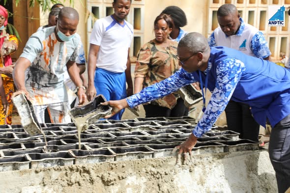  𝐋’𝐀𝐍𝐏𝐓𝐈𝐂, 𝐞𝐧𝐠𝐚𝐠𝐞́𝐞 𝐚𝐮-𝐝𝐞𝐥𝐚̀ 𝐝𝐮 𝐧𝐮𝐦𝐞́𝐫𝐢𝐪𝐮𝐞 : 𝐝𝐮 𝐜𝐥𝐨𝐮𝐝… 𝐚𝐮𝐱 𝐩𝐚𝐯𝐞́𝐬